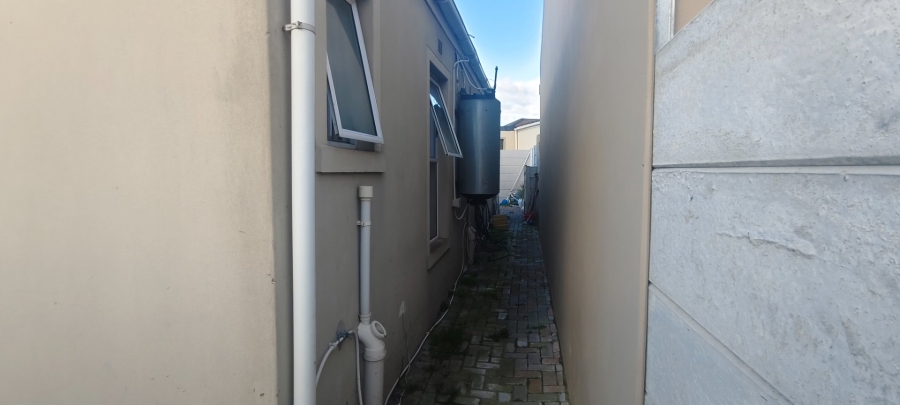 3 Bedroom Property for Sale in Rondevlei Park Western Cape